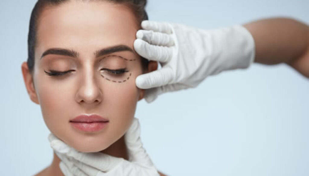 blefaroplastie-riscuri-complicatii-si-cum-pot-fi-prevenite